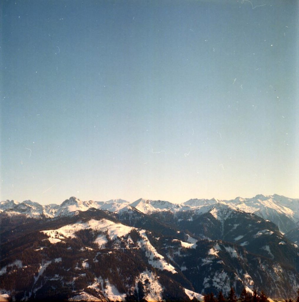 Alpenpanorama aufgenommen mit Refleka II Mittelformat auf Kodak Portra 400.
